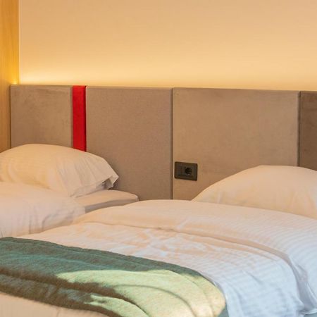 Benelux Hotel Peje Ngoại thất bức ảnh
