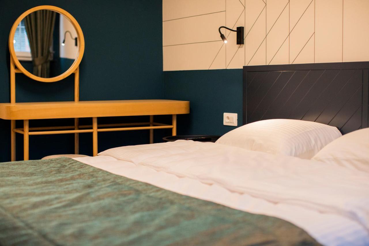 Benelux Hotel Peje Ngoại thất bức ảnh
