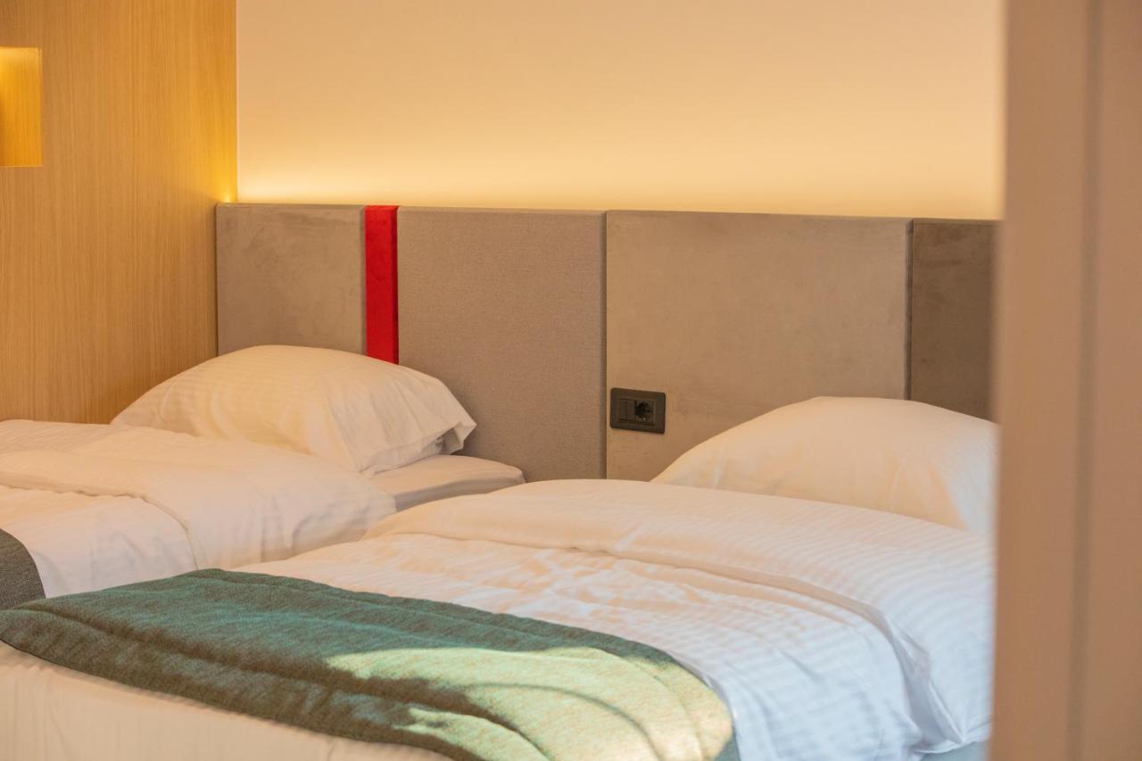 Benelux Hotel Peje Ngoại thất bức ảnh