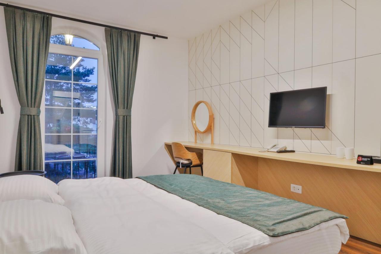 Benelux Hotel Peje Ngoại thất bức ảnh